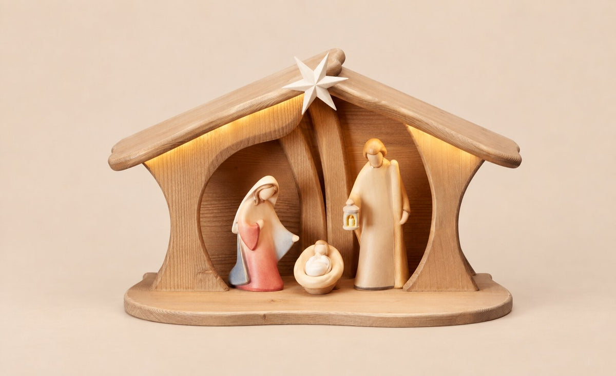 Belén artesanal con luz, 3 figuras, pintadas a mano.