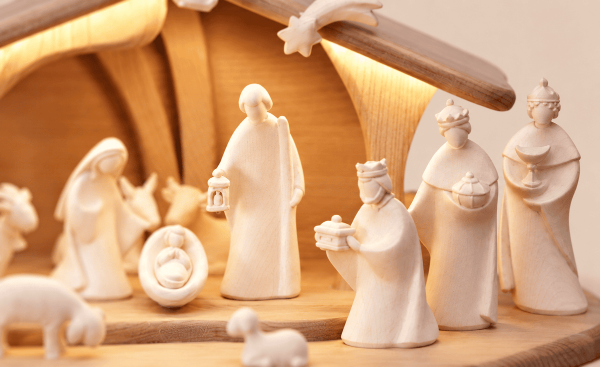 Belén artesanal con luz, 18 figuras.